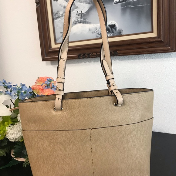 Michael Kors Bedford Medium Tote Handbag and Wallet - Picture 4 of 15